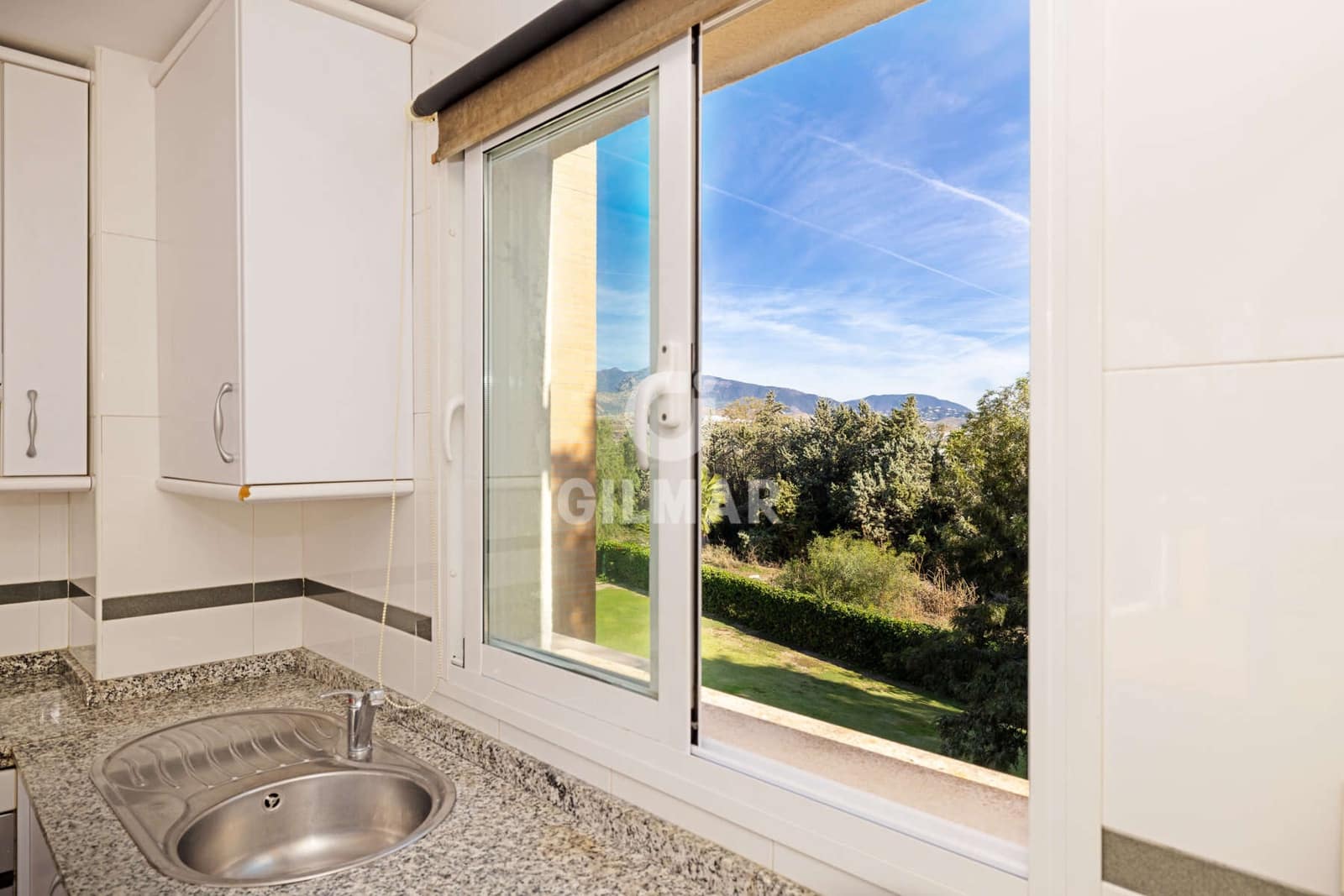 4 Zimmer Penthouse zu verkaufen in Estepona mit Pool Garage - 730.000 € (Ref: 9386092)