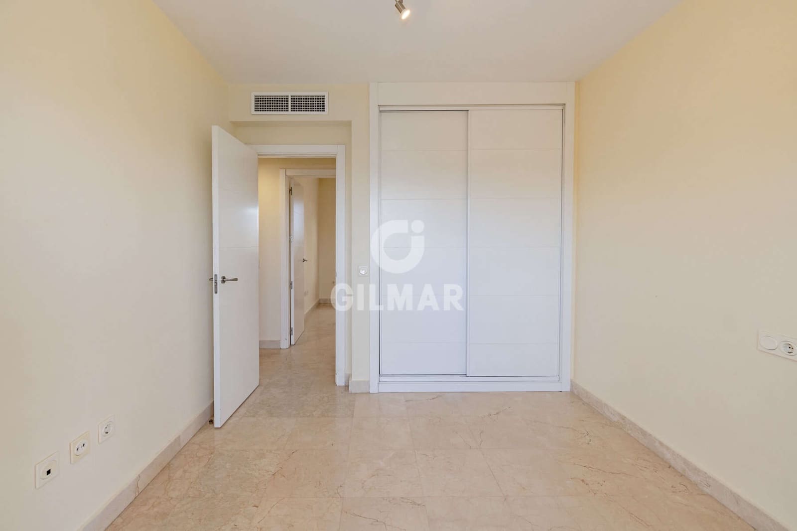 4 Zimmer Penthouse zu verkaufen in Estepona mit Pool Garage - 730.000 € (Ref: 9386092)