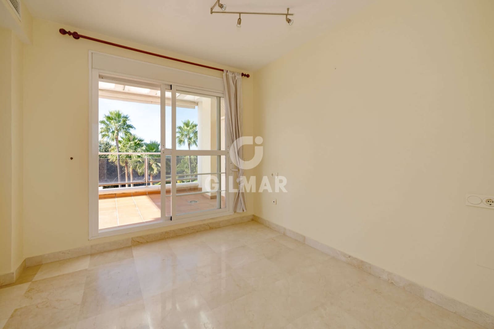 4 Zimmer Penthouse zu verkaufen in Estepona mit Pool Garage - 730.000 € (Ref: 9386092)