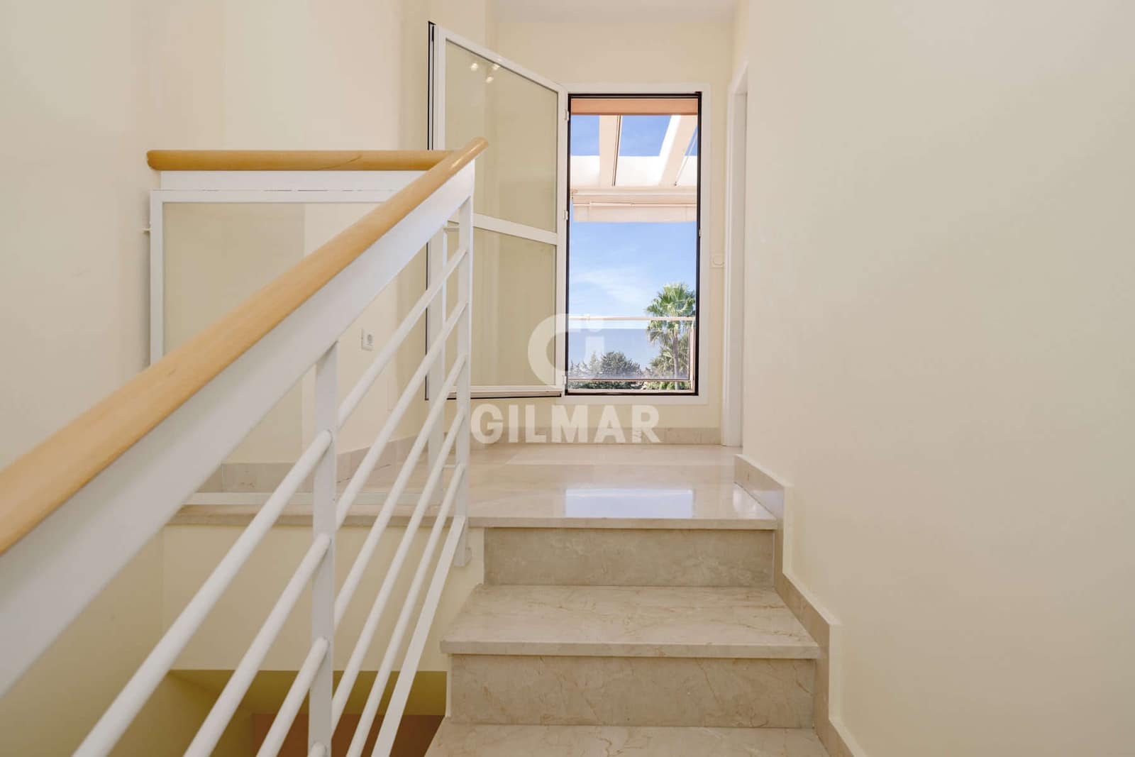 4 Zimmer Penthouse zu verkaufen in Estepona mit Pool Garage - 730.000 € (Ref: 9386092)