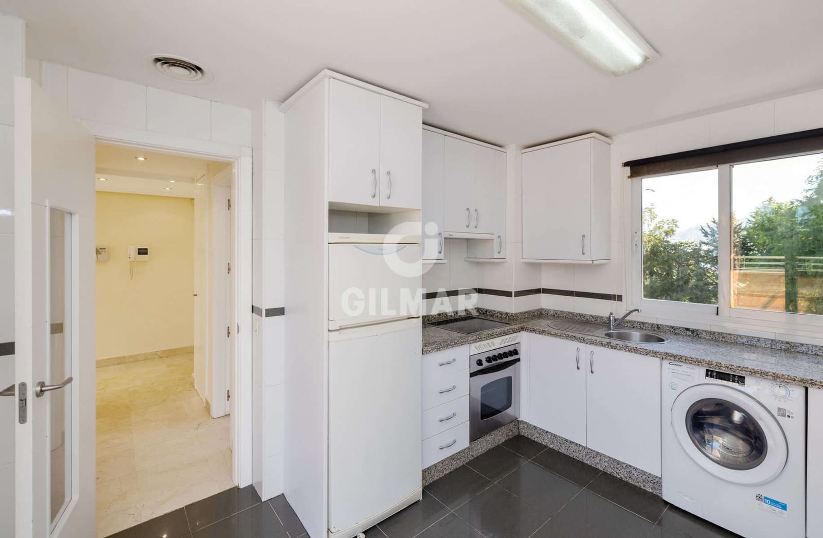 4 Zimmer Penthouse zu verkaufen in Estepona mit Pool Garage - 730.000 € (Ref: 9386092)