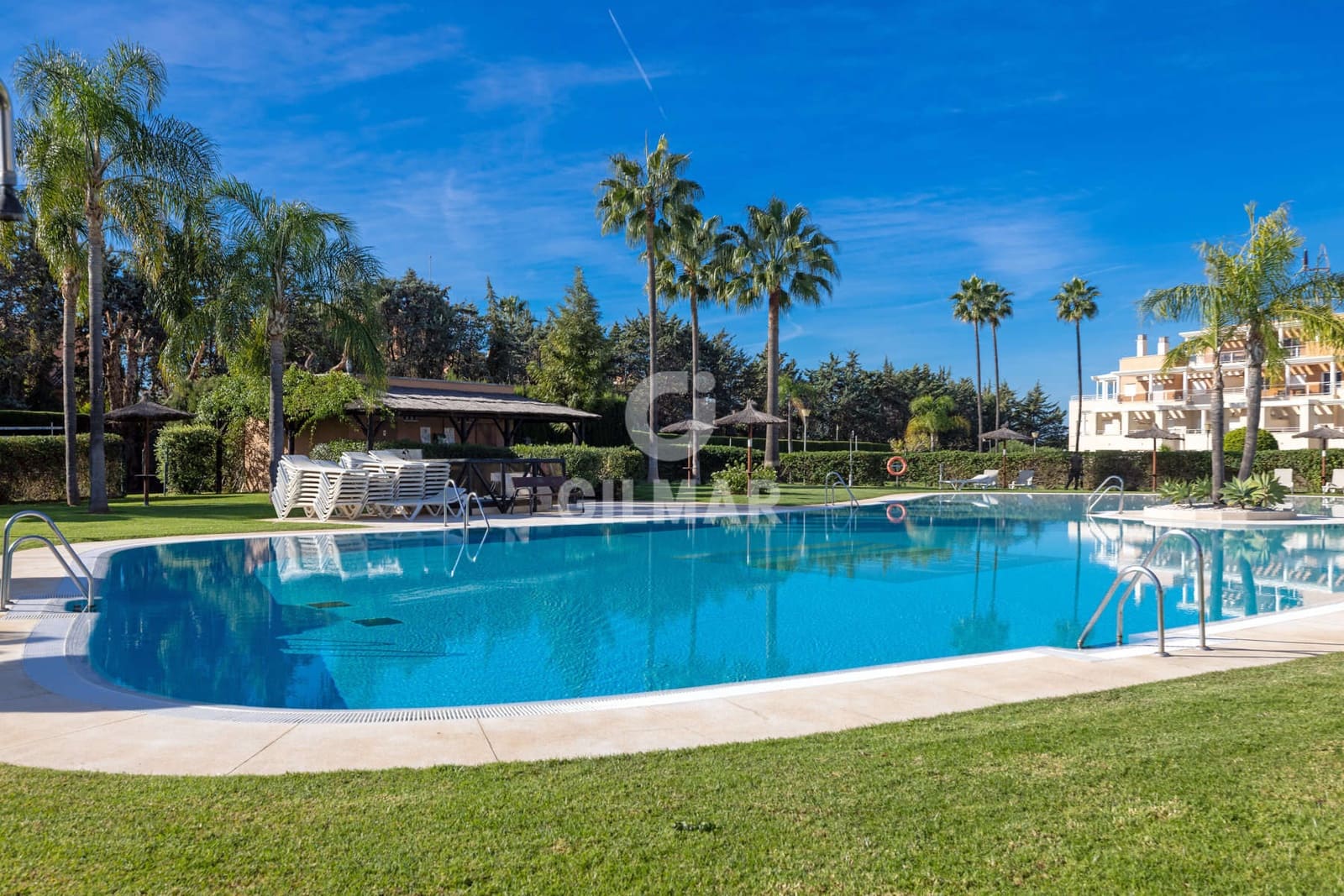 4 Zimmer Penthouse zu verkaufen in Estepona mit Pool Garage - 730.000 € (Ref: 9386092)