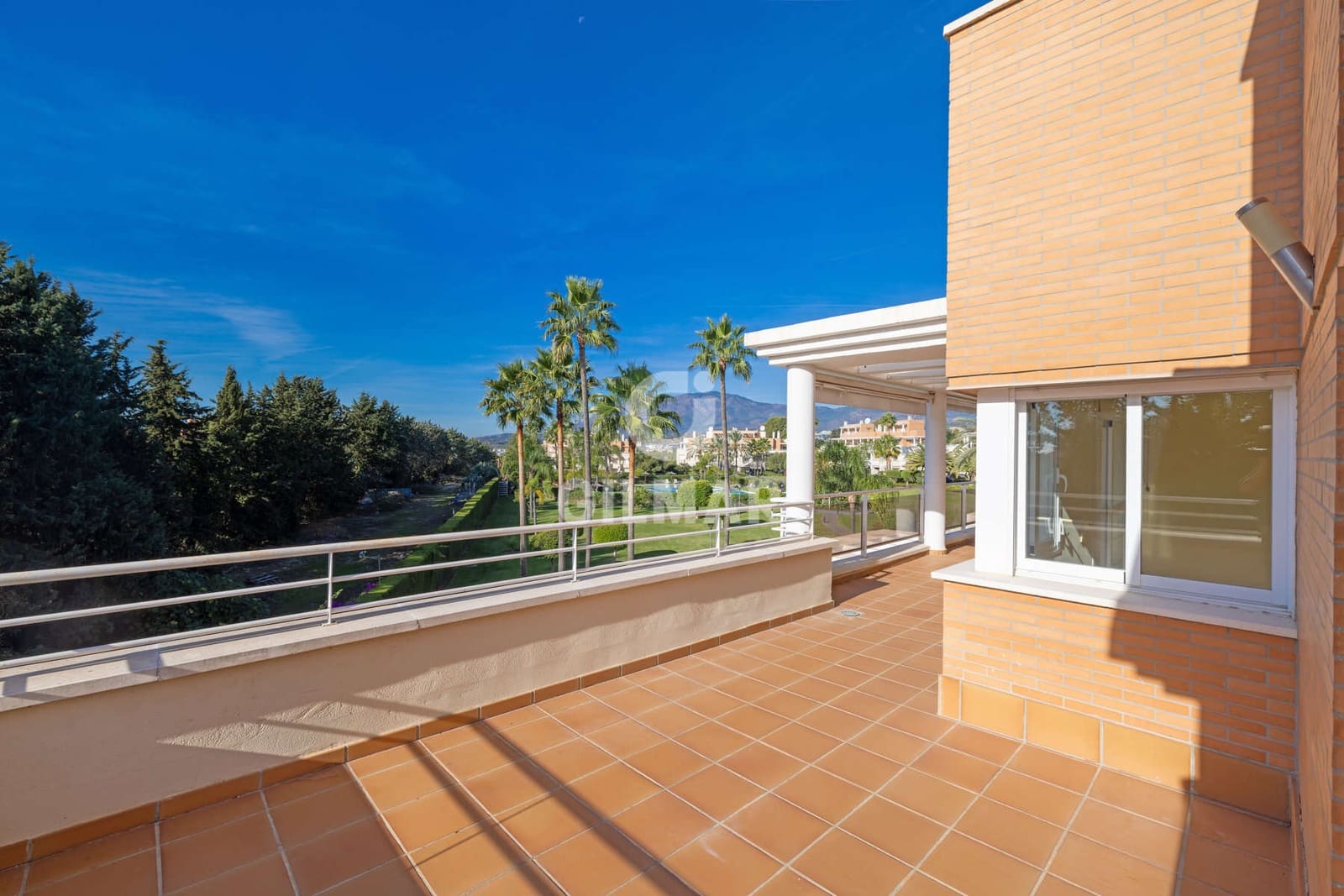 4 Zimmer Penthouse zu verkaufen in Estepona mit Pool Garage - 730.000 € (Ref: 9386092)