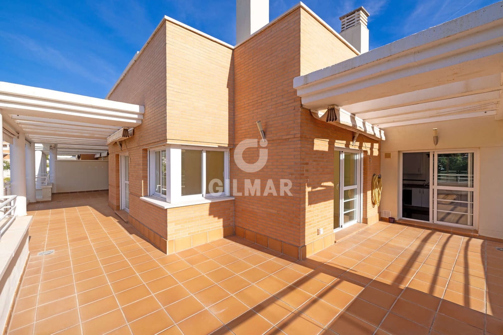 4 Zimmer Penthouse zu verkaufen in Estepona mit Pool Garage - 730.000 € (Ref: 9386092)