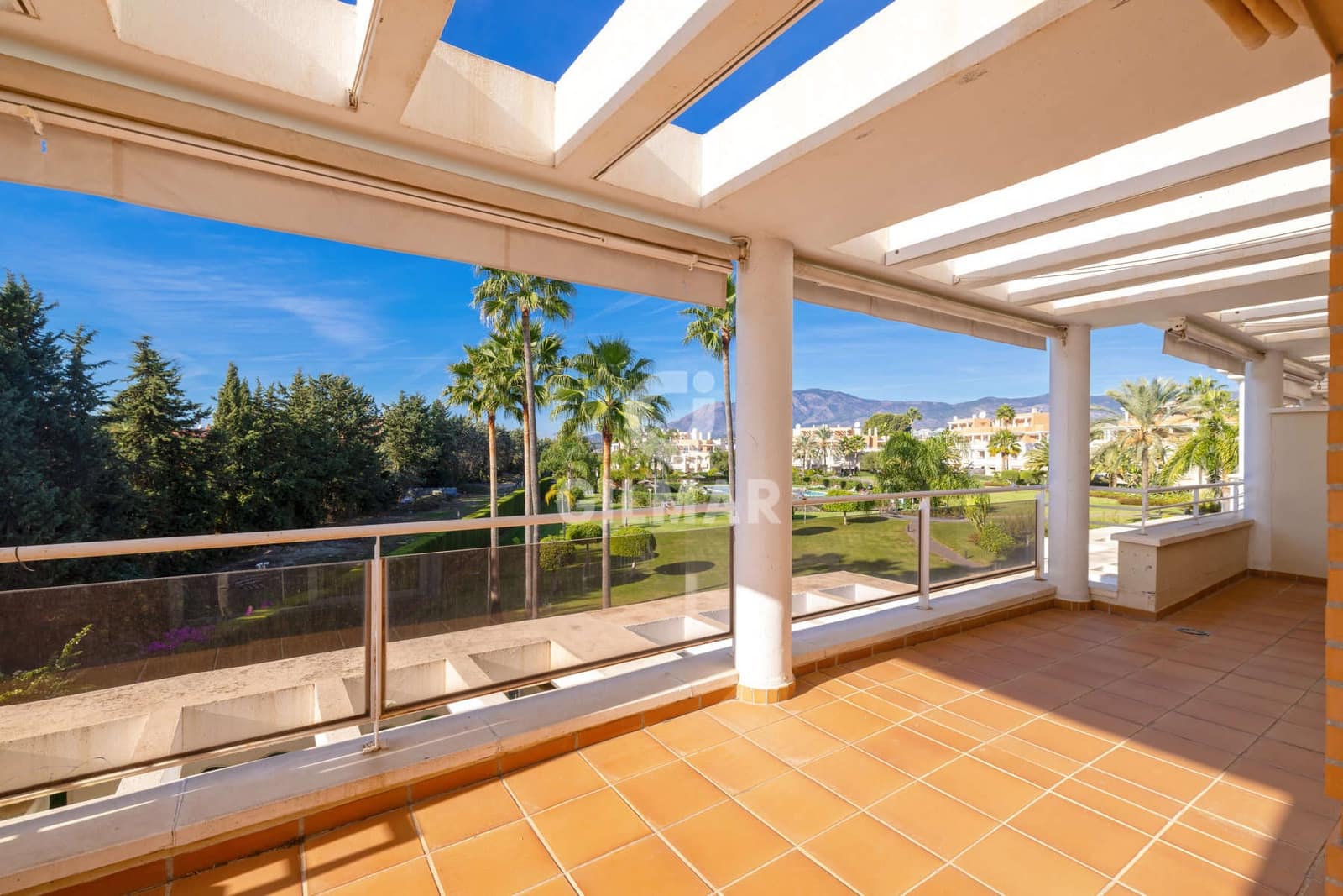 4 Zimmer Penthouse zu verkaufen in Estepona mit Pool Garage - 730.000 € (Ref: 9386092)