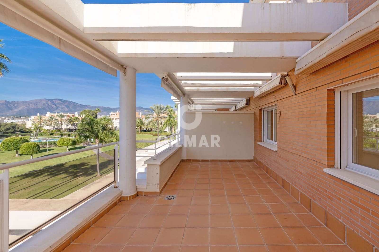 4 Zimmer Penthouse zu verkaufen in Estepona mit Pool Garage - 730.000 € (Ref: 9386092)