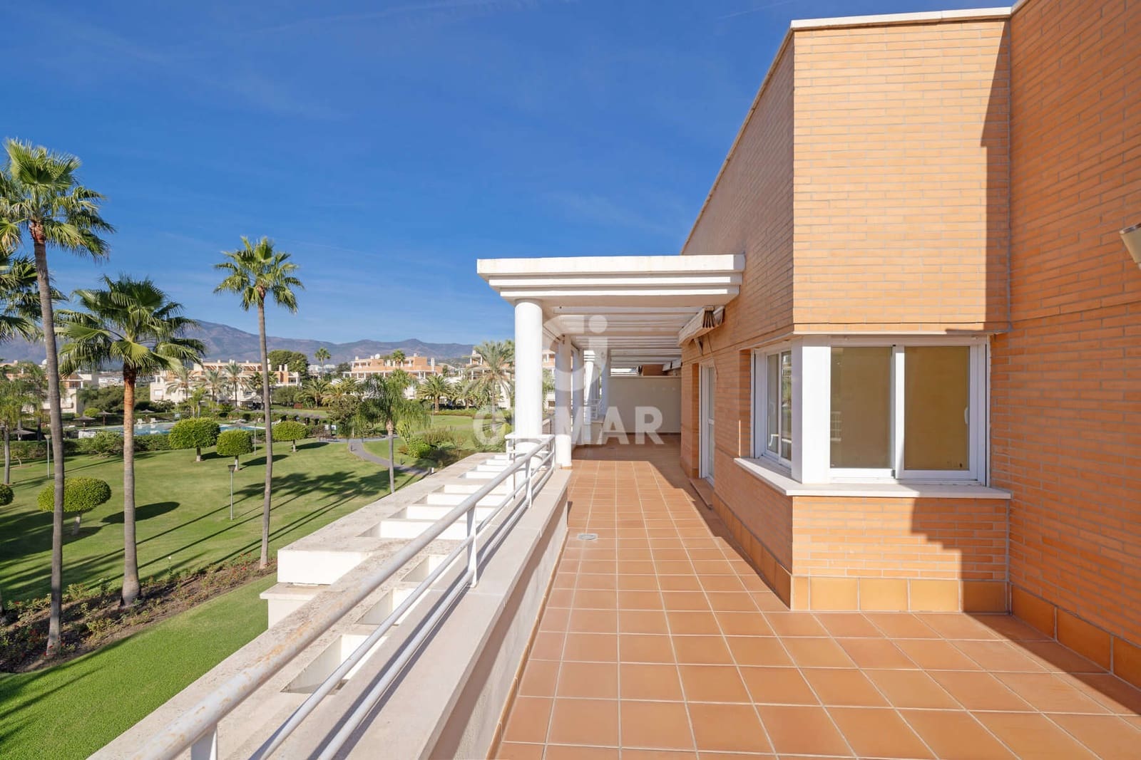 4 Zimmer Penthouse zu verkaufen in Estepona mit Pool Garage - 730.000 € (Ref: 9386092)