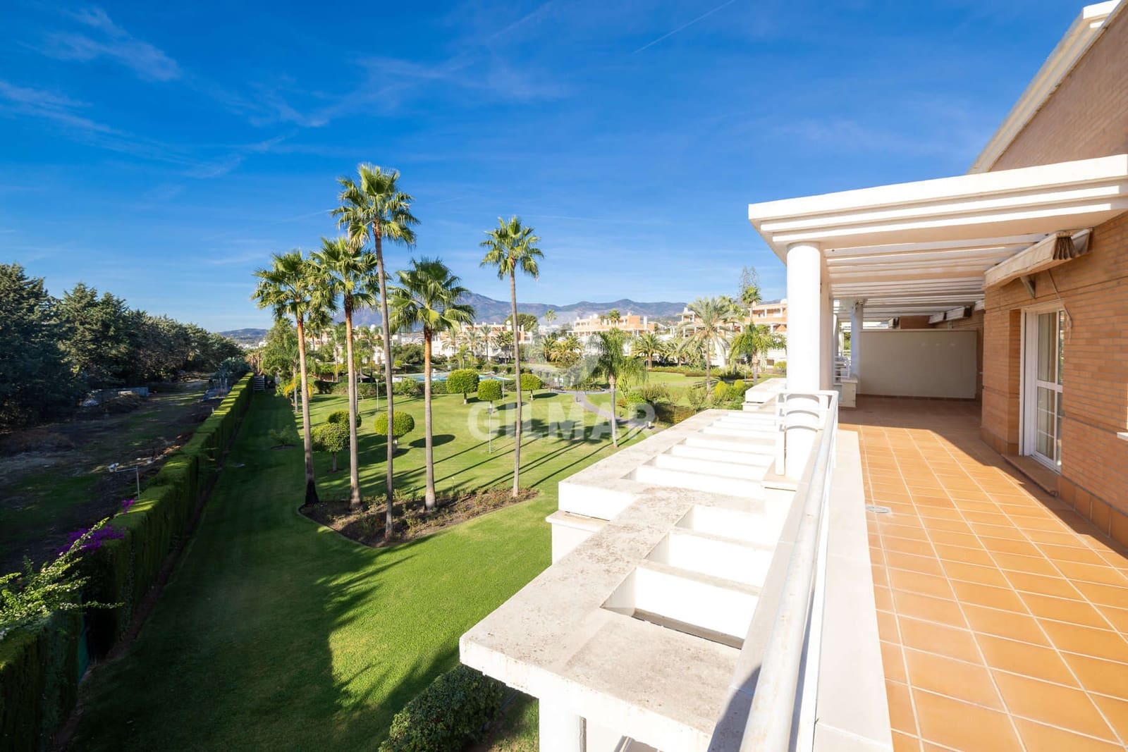 4 Zimmer Penthouse zu verkaufen in Estepona mit Pool Garage - 730.000 € (Ref: 9386092)