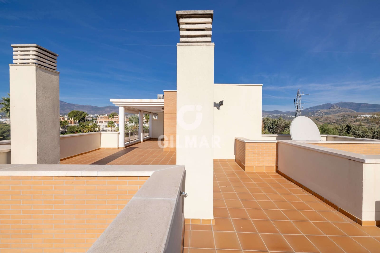 4 Zimmer Penthouse zu verkaufen in Estepona mit Pool Garage - 730.000 € (Ref: 9386092)