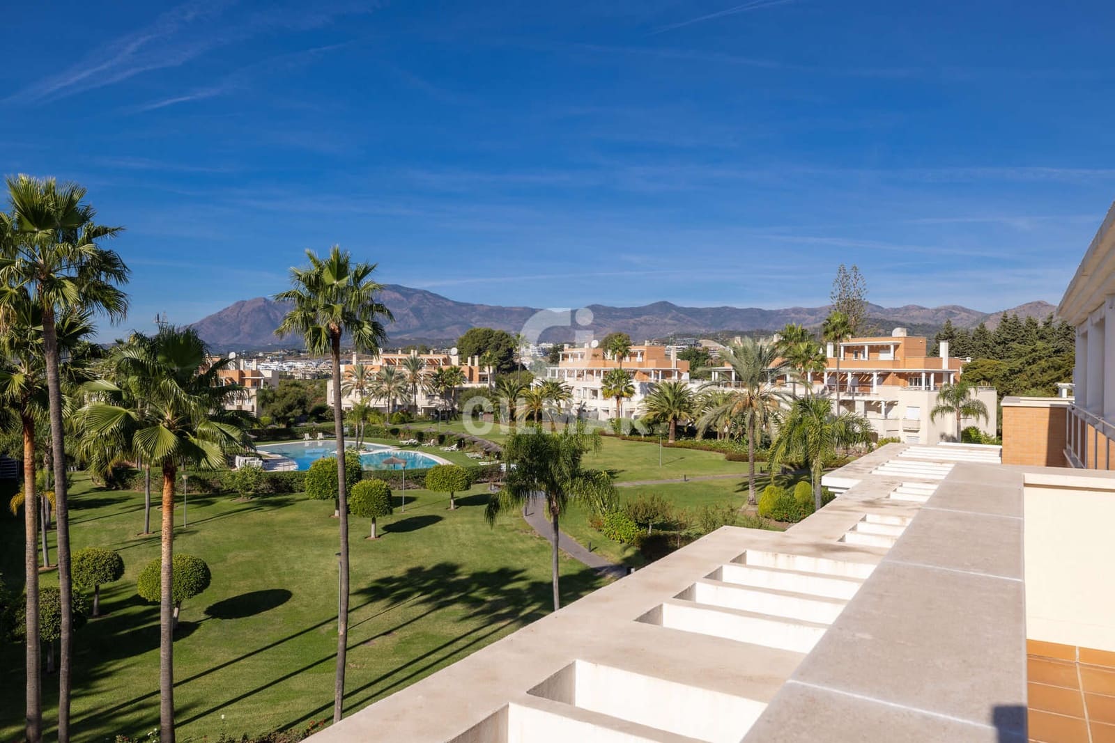 4 Zimmer Penthouse zu verkaufen in Estepona mit Pool Garage - 730.000 € (Ref: 9386092)