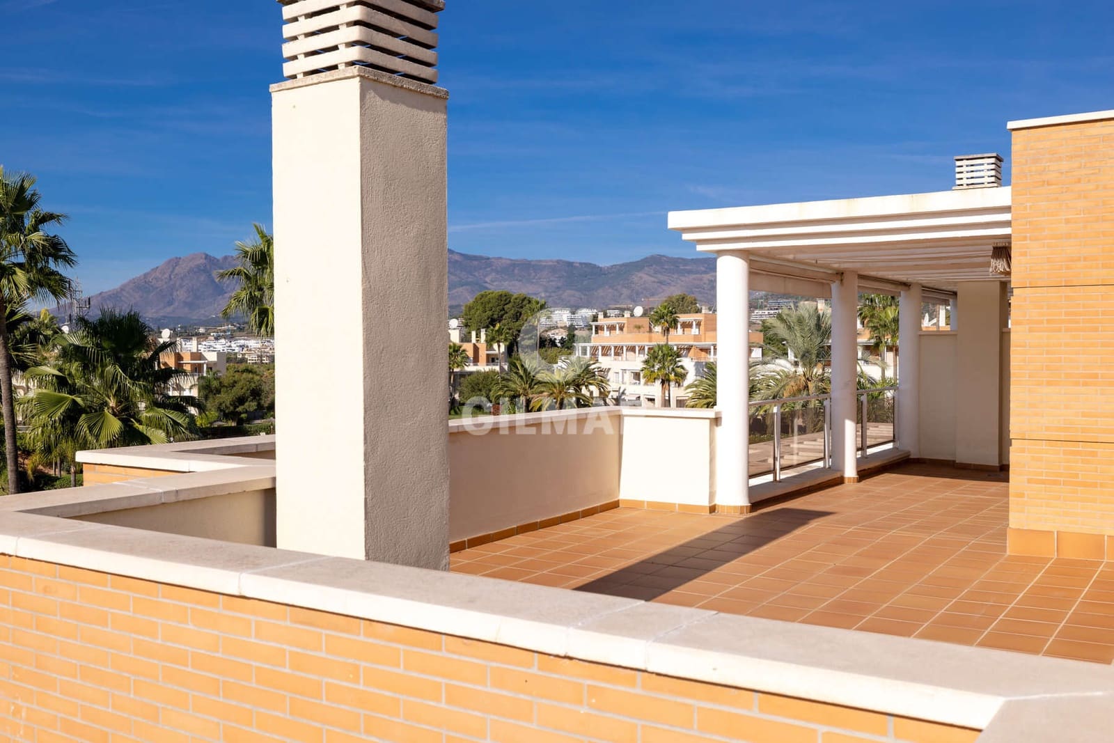 4 Zimmer Penthouse zu verkaufen in Estepona mit Pool Garage - 730.000 € (Ref: 9386092)