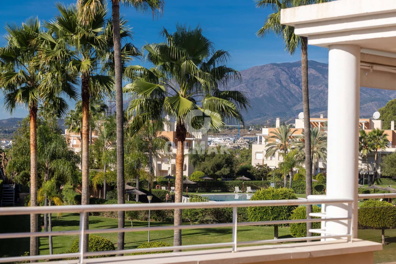 4 Zimmer Penthouse zu verkaufen in Estepona mit Pool Garage - 730.000 € (Ref: 9386092)