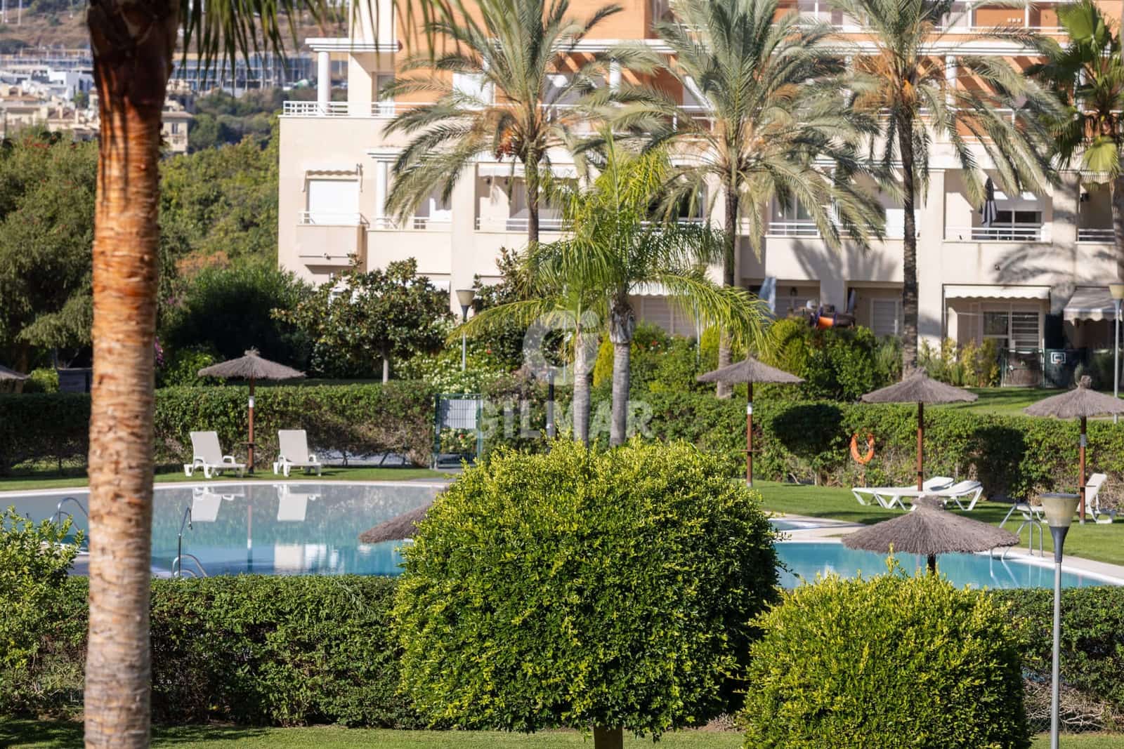 4 Zimmer Penthouse zu verkaufen in Estepona mit Pool Garage - 730.000 € (Ref: 9386092)