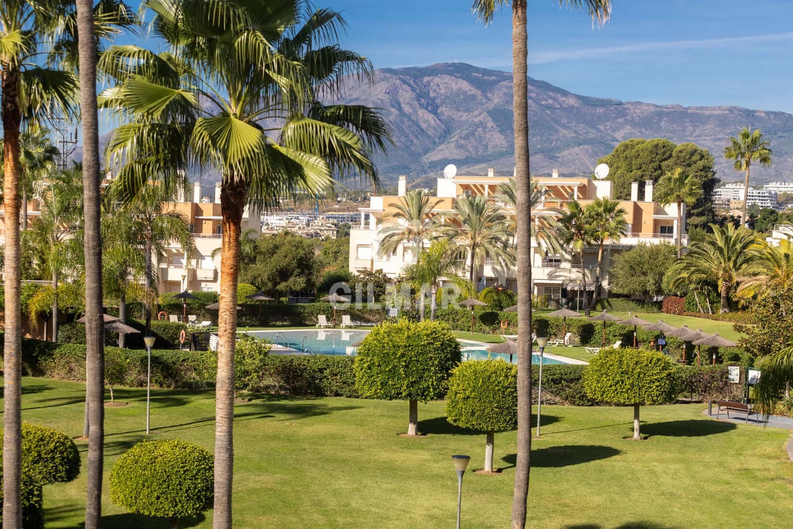 4 Zimmer Penthouse zu verkaufen in Estepona mit Pool Garage - 730.000 € (Ref: 9386092)