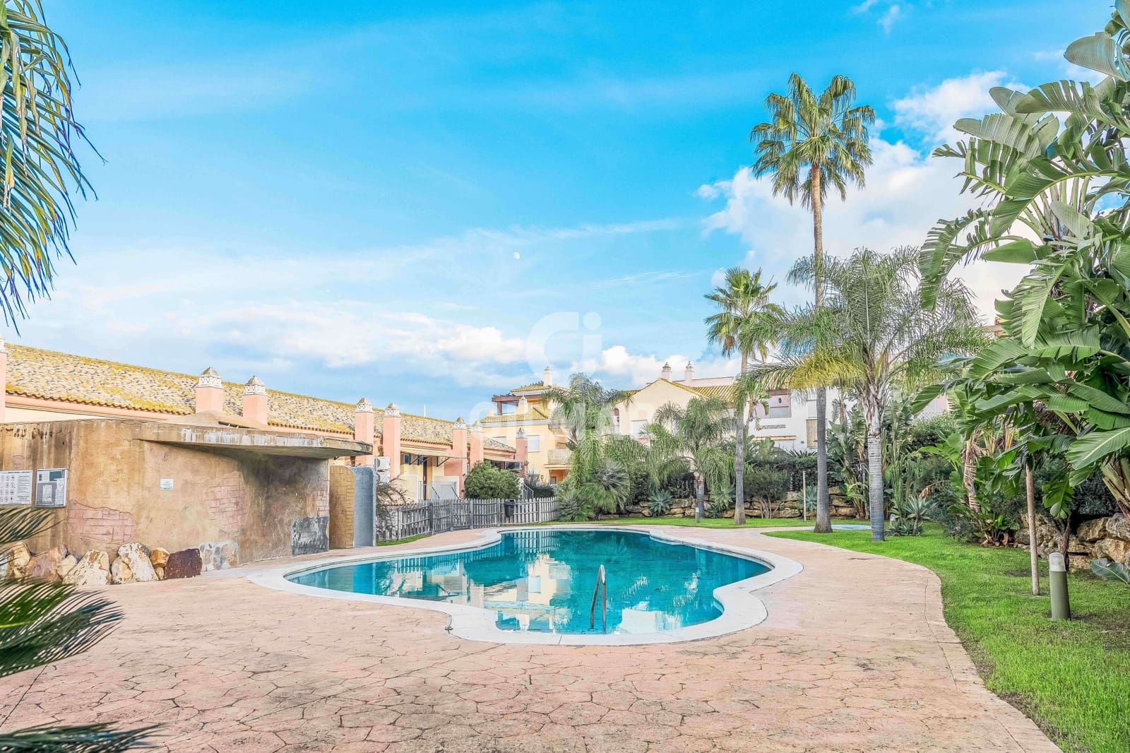 3 sypialnia Dom szeregowy na sprzedaż w Zahara de los Atunes z basenem garażem - 700 000 € (Ref: 9386934)