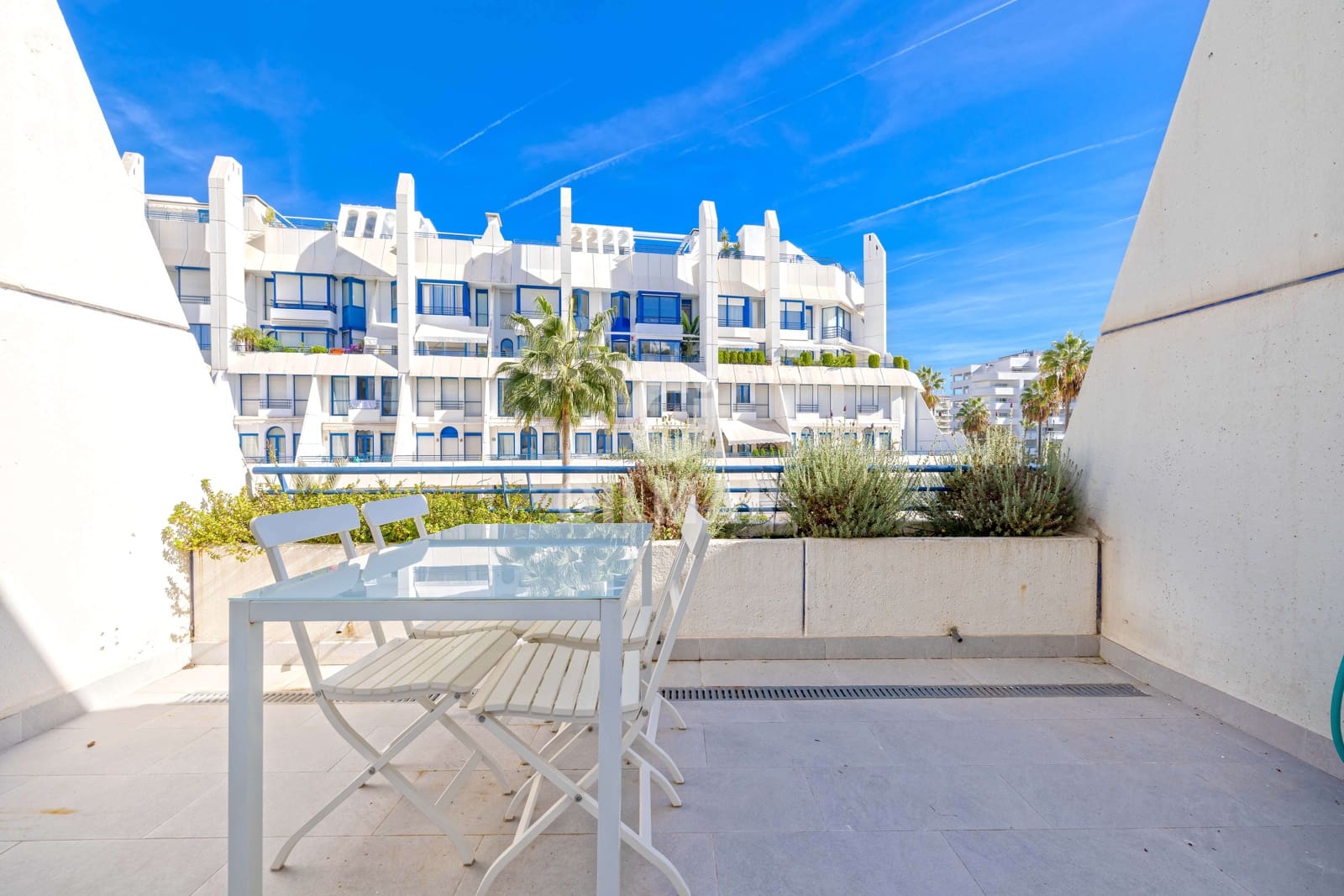 2 soverom Leilighet til salgs i Marbella med svømmebasseng garasje - € 795 000 (Ref: 9388826)