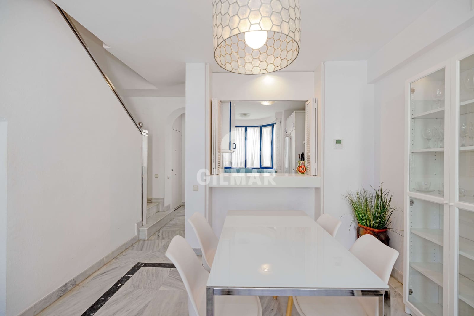 2 soverom Leilighet til salgs i Marbella med svømmebasseng garasje - € 795 000 (Ref: 9388826)