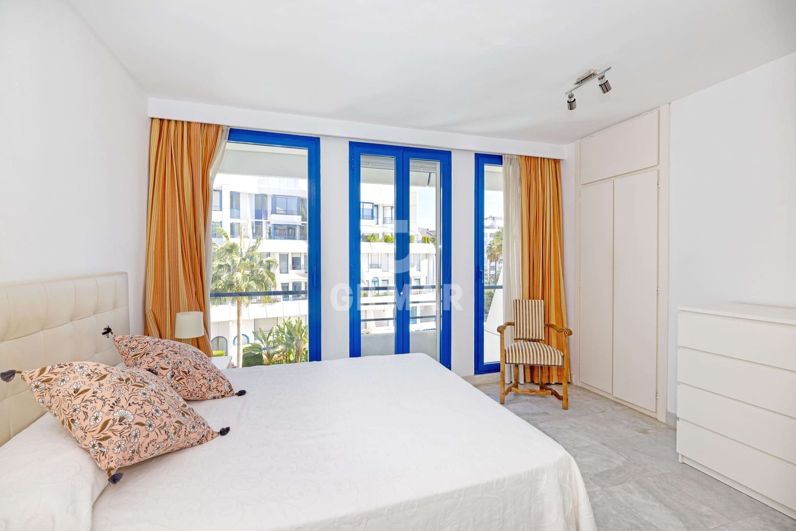 2 soverom Leilighet til salgs i Marbella med svømmebasseng garasje - € 795 000 (Ref: 9388826)