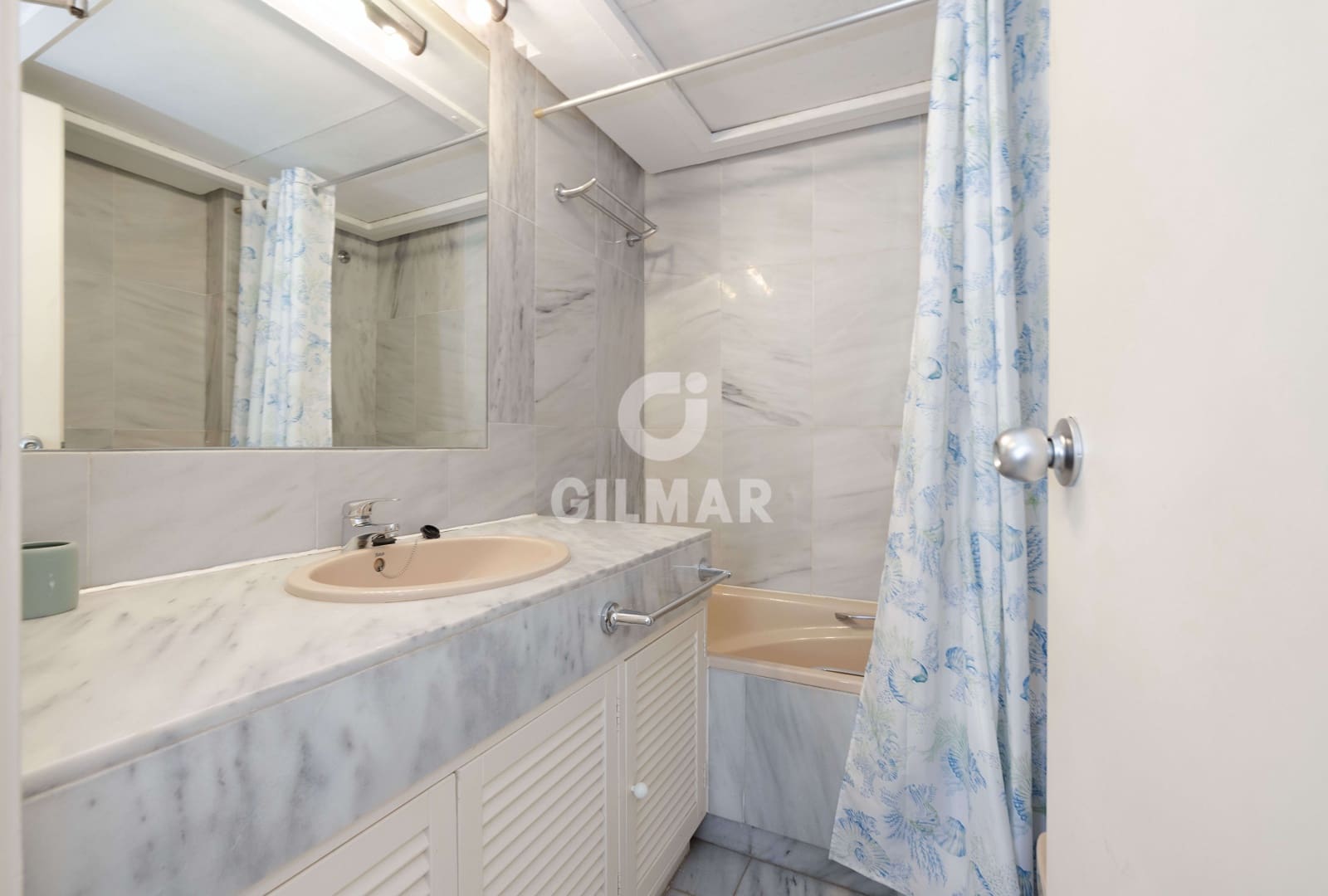 2 soverom Leilighet til salgs i Marbella med svømmebasseng garasje - € 795 000 (Ref: 9388826)