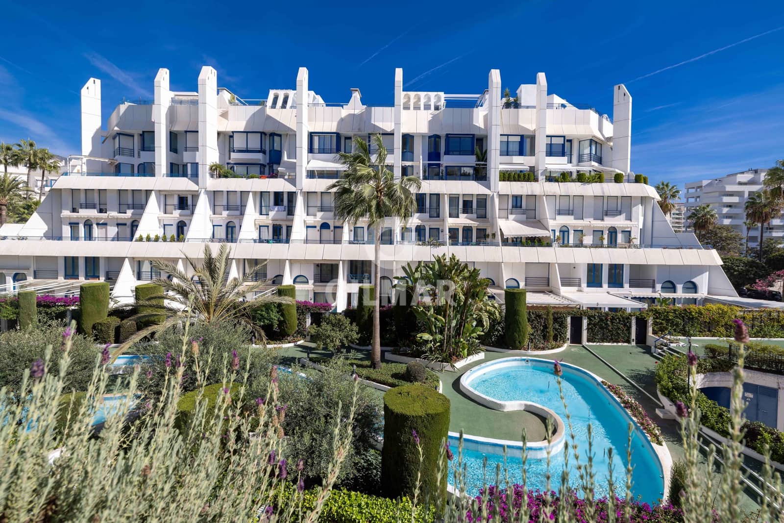 2 soverom Leilighet til salgs i Marbella med svømmebasseng garasje - € 795 000 (Ref: 9388826)