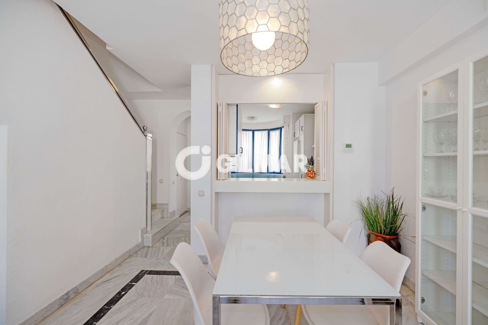 2 soverom Leilighet til salgs i Marbella med svømmebasseng garasje - € 725 000 (Ref: 9388826)