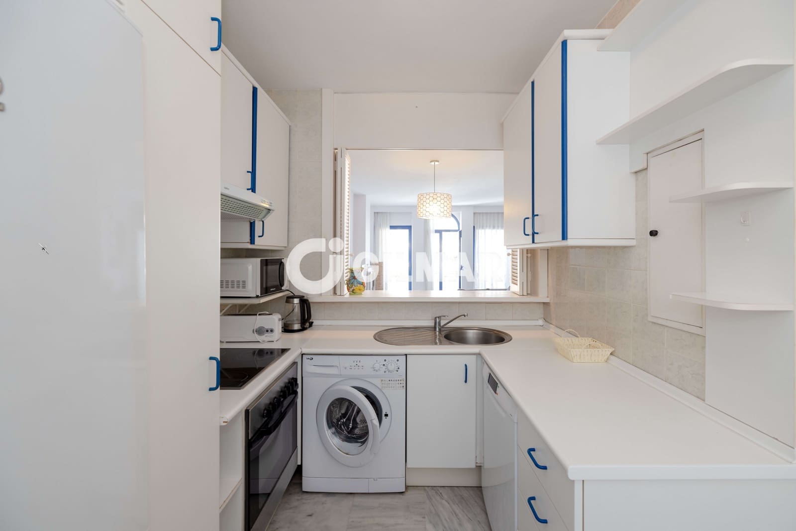 2 soverom Leilighet til salgs i Marbella med svømmebasseng garasje - € 725 000 (Ref: 9388826)