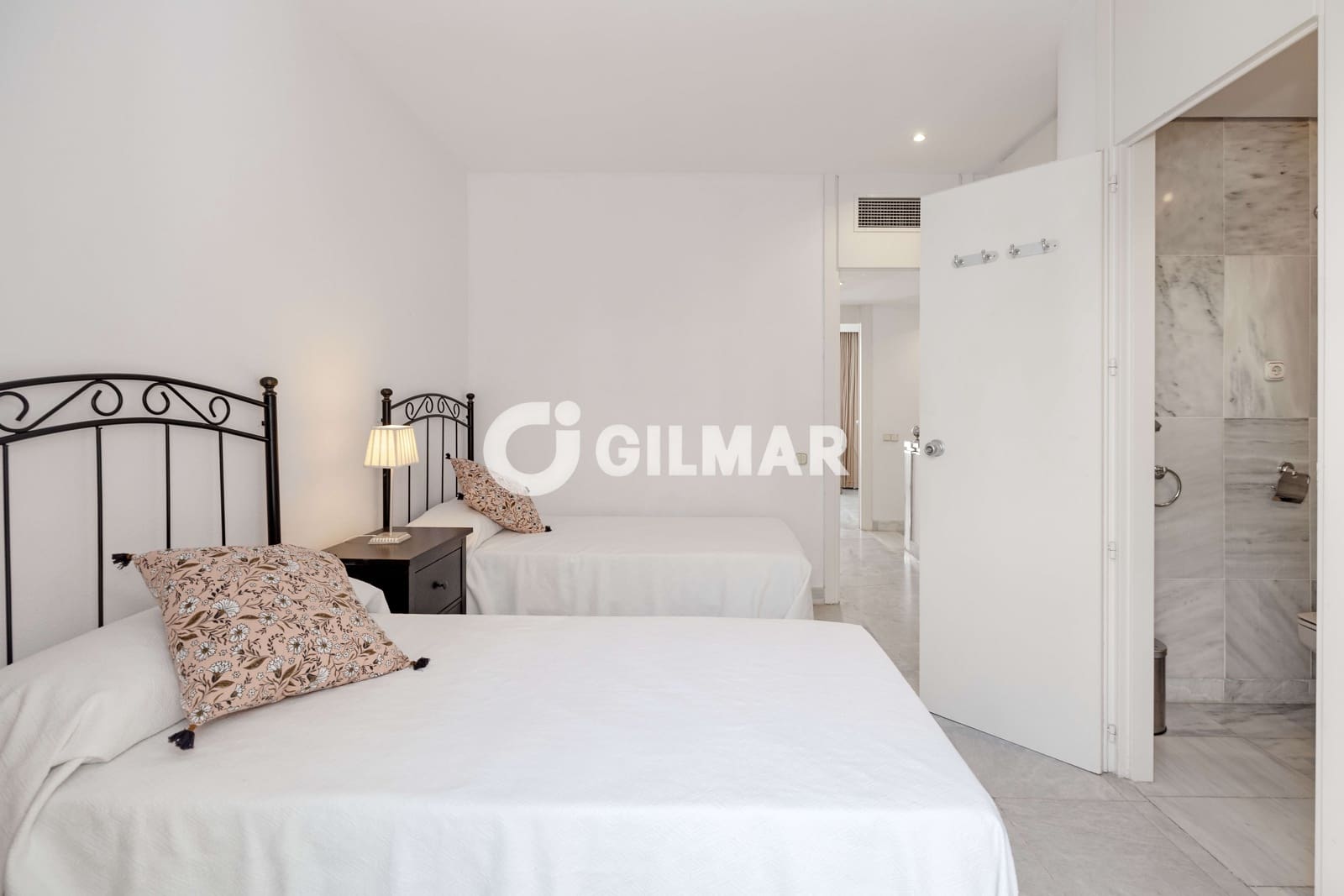 2 soverom Leilighet til salgs i Marbella med svømmebasseng garasje - € 725 000 (Ref: 9388826)