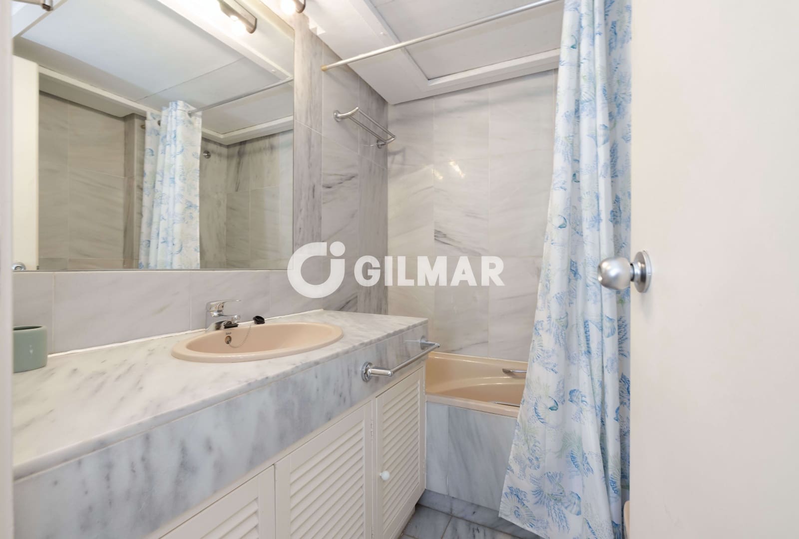 2 soverom Leilighet til salgs i Marbella med svømmebasseng garasje - € 725 000 (Ref: 9388826)