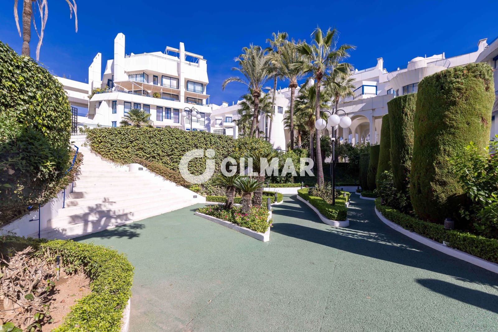 2 soverom Leilighet til salgs i Marbella med svømmebasseng garasje - € 725 000 (Ref: 9388826)