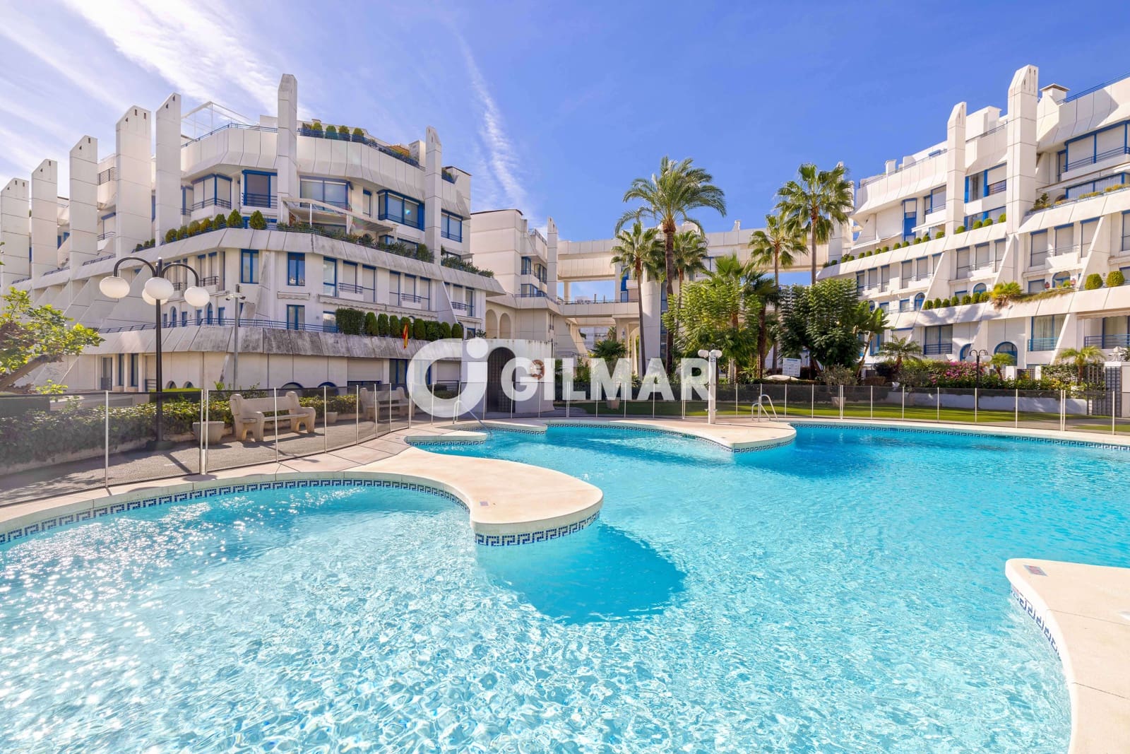 2 soverom Leilighet til salgs i Marbella med svømmebasseng garasje - € 725 000 (Ref: 9388826)