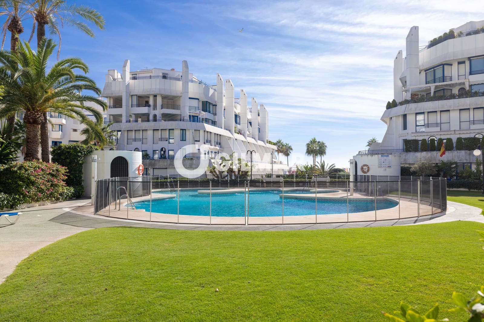 2 soverom Leilighet til salgs i Marbella med svømmebasseng garasje - € 725 000 (Ref: 9388826)