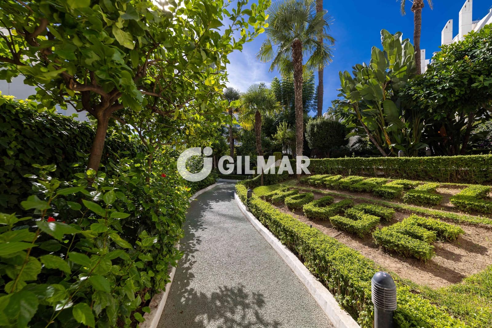 2 soverom Leilighet til salgs i Marbella med svømmebasseng garasje - € 725 000 (Ref: 9388826)