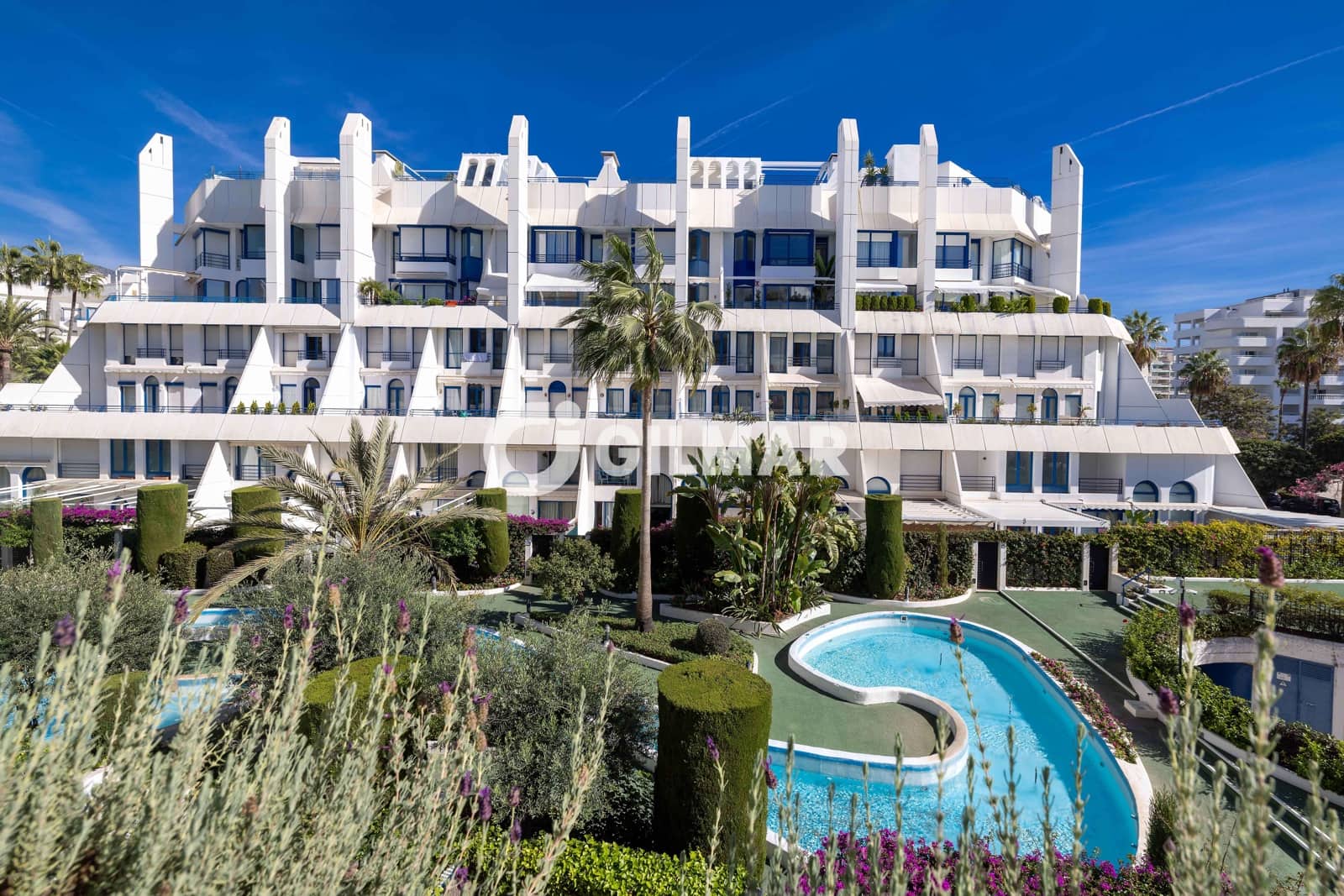 2 soverom Leilighet til salgs i Marbella med svømmebasseng garasje - € 725 000 (Ref: 9388826)