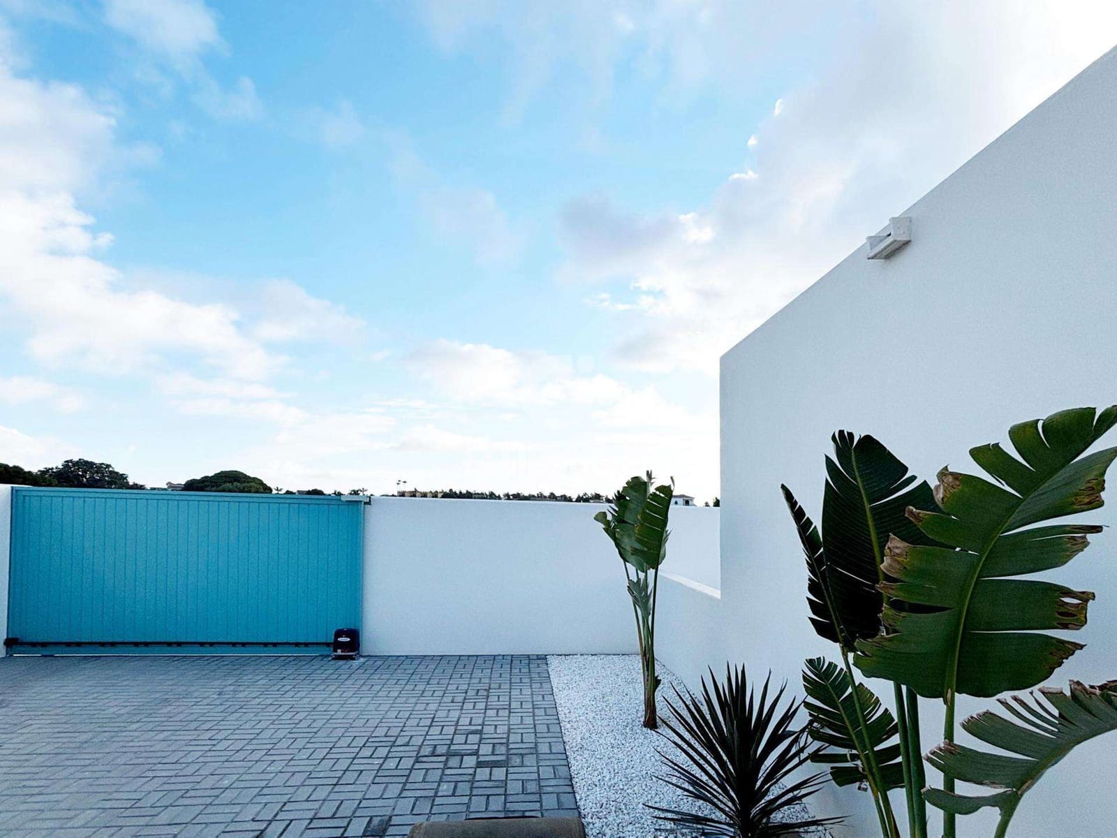 4 bedroom Villa for sale in Conil de la Frontera with pool garage - € 1,100,000 (Ref: 9390033)