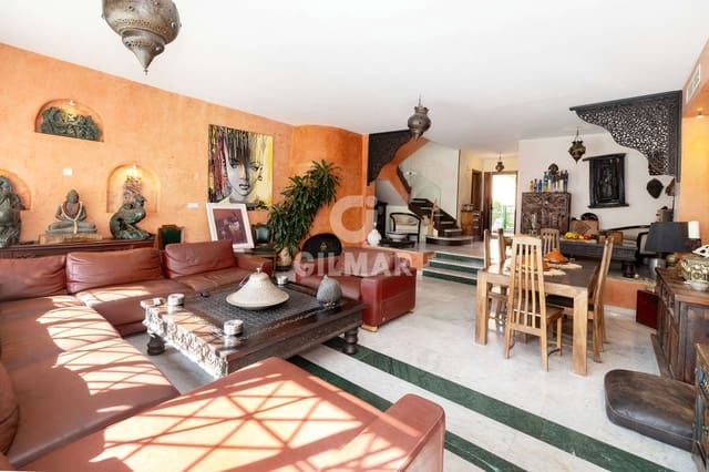 3 soverom Rekkehus til salgs i Nueva Atalaya, Estepona med garasje - € 530 000 (Ref: 9394070)