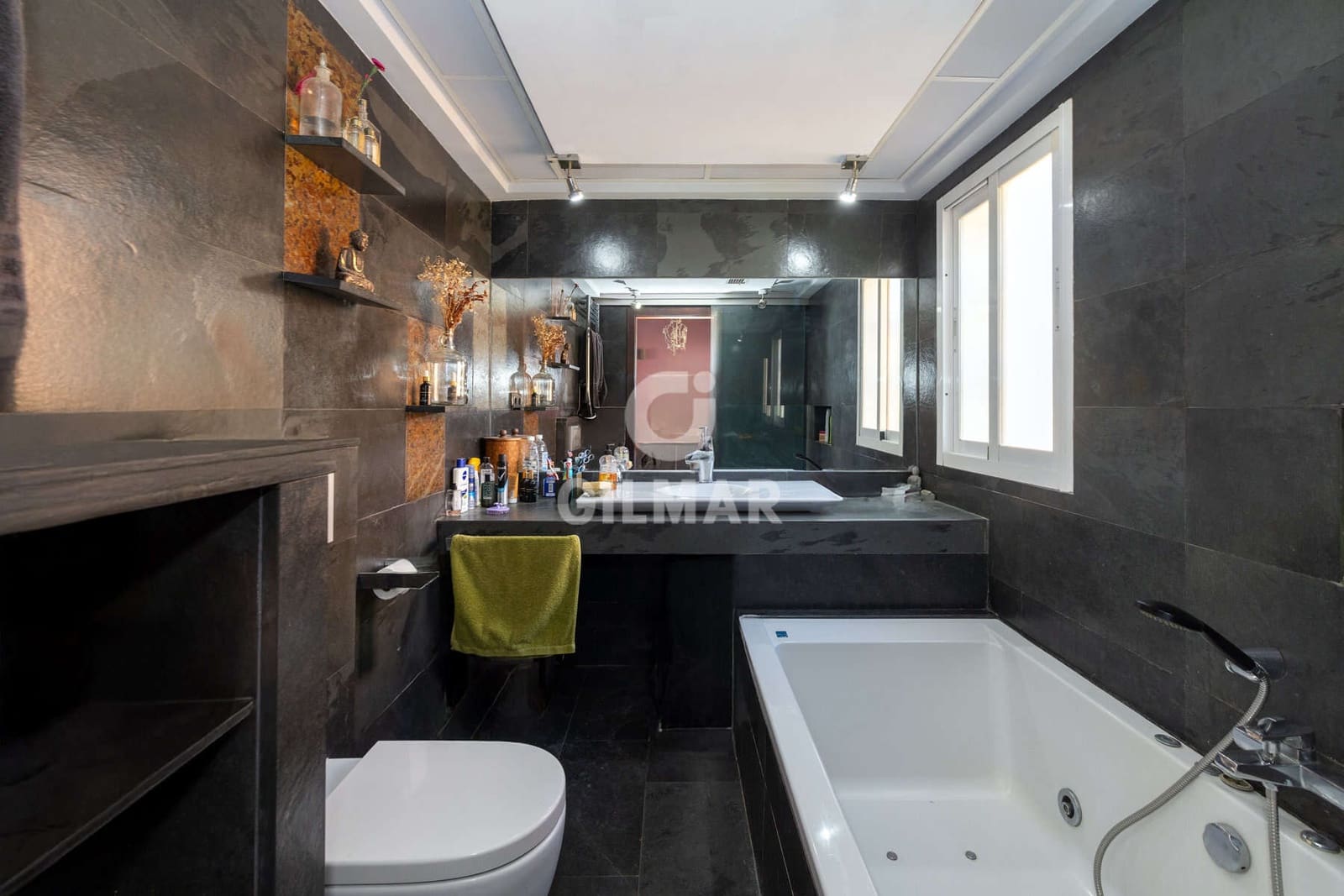 3 soverom Rekkehus til salgs i Estepona med garasje - € 530 000 (Ref: 9394070)