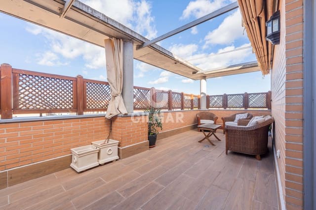 2 bedroom Penthouse for sale in El Goloso, Madrid city with pool garage - € 840,000 (Ref: 9395470)