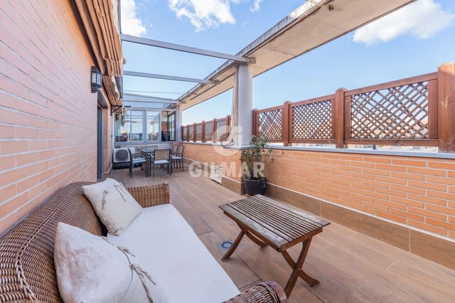 2 bedroom Penthouse for sale in El Goloso, Madrid city with pool garage - € 840,000 (Ref: 9395470)