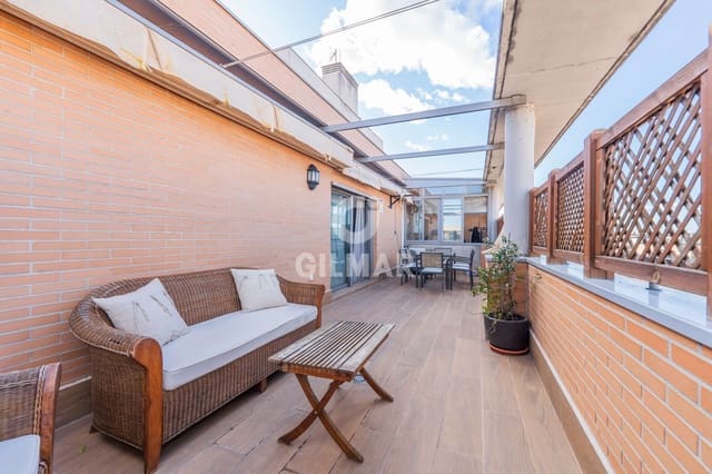 2 bedroom Penthouse for sale in El Goloso, Madrid city with pool garage - € 840,000 (Ref: 9395470)
