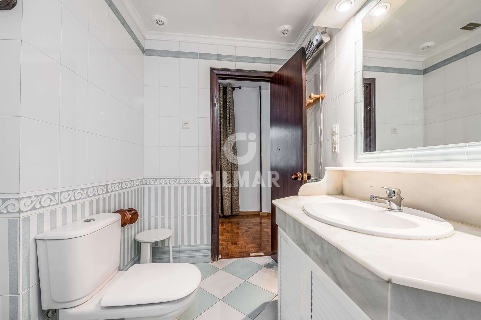 5 makuuhuone Asunto myytävänä paikassa Cadiz kaupunki mukana uima-altaan 
autotalli - 505 000 € (Ref: 9399849)