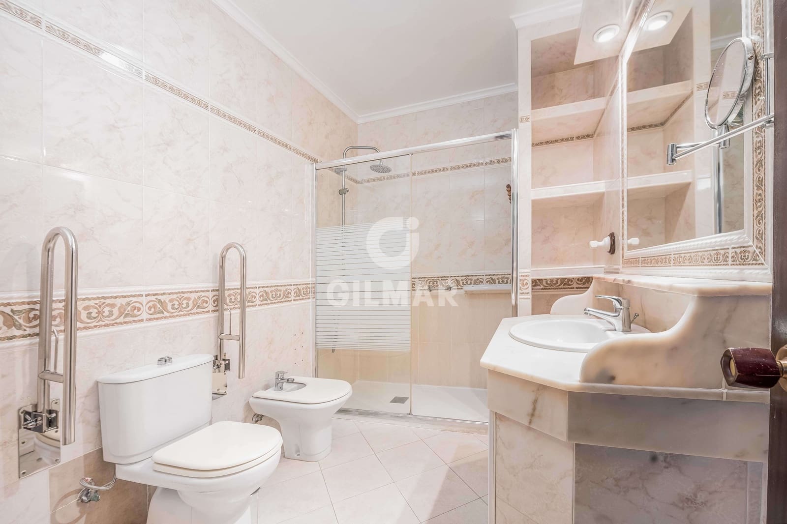 5 makuuhuone Asunto myytävänä paikassa Cadiz kaupunki mukana uima-altaan 
autotalli - 505 000 € (Ref: 9399849)