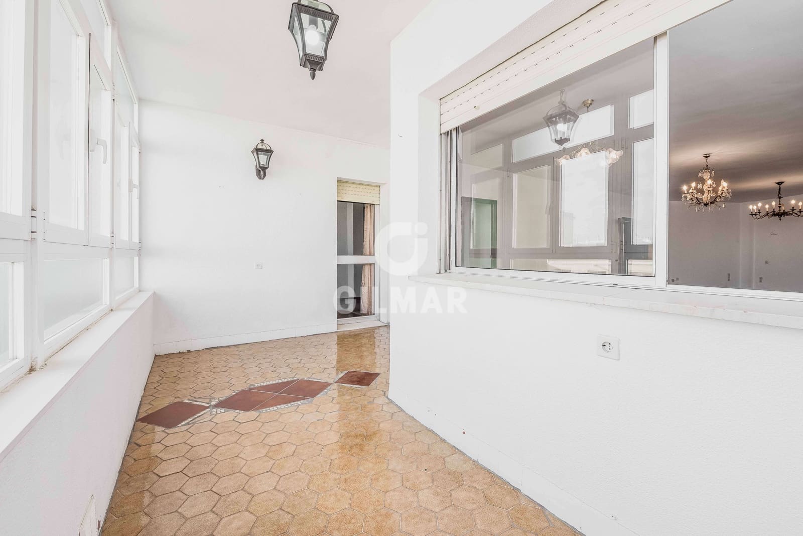 5 makuuhuone Asunto myytävänä paikassa Cadiz kaupunki mukana uima-altaan 
autotalli - 505 000 € (Ref: 9399849)