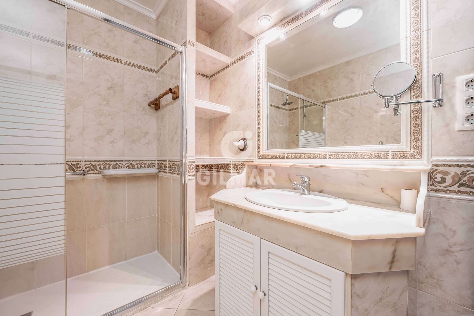 5 makuuhuone Asunto myytävänä paikassa Cadiz kaupunki mukana uima-altaan 
autotalli - 505 000 € (Ref: 9399849)