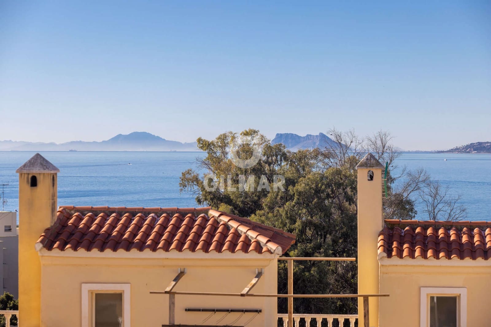 3 slaapkamer Rijtjeshuis te koop in Estepona met zwembad garage - € 575.000 (Ref: 9402678)