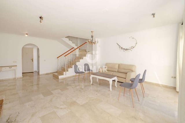 3 slaapkamer Rijtjeshuis te koop in Seghers, Estepona met zwembad garage - € 575.000 (Ref: 9402678)