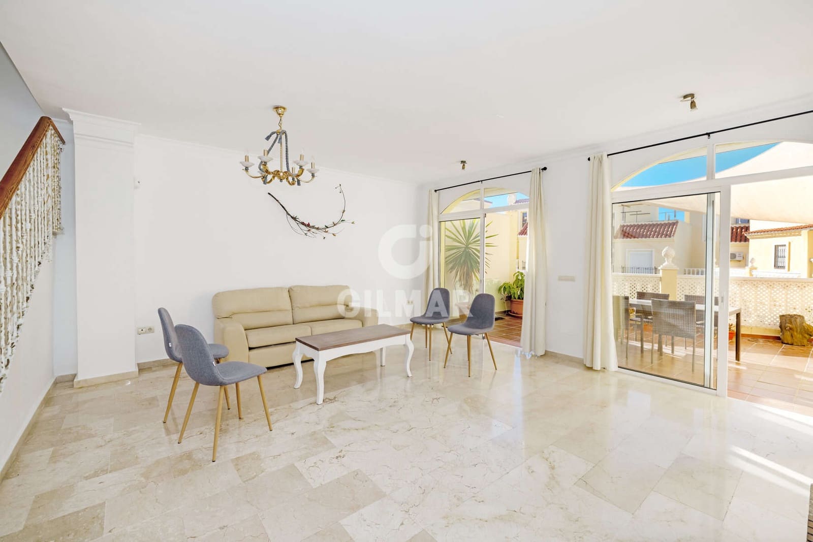 3 slaapkamer Rijtjeshuis te koop in Estepona met zwembad garage - € 575.000 (Ref: 9402678)