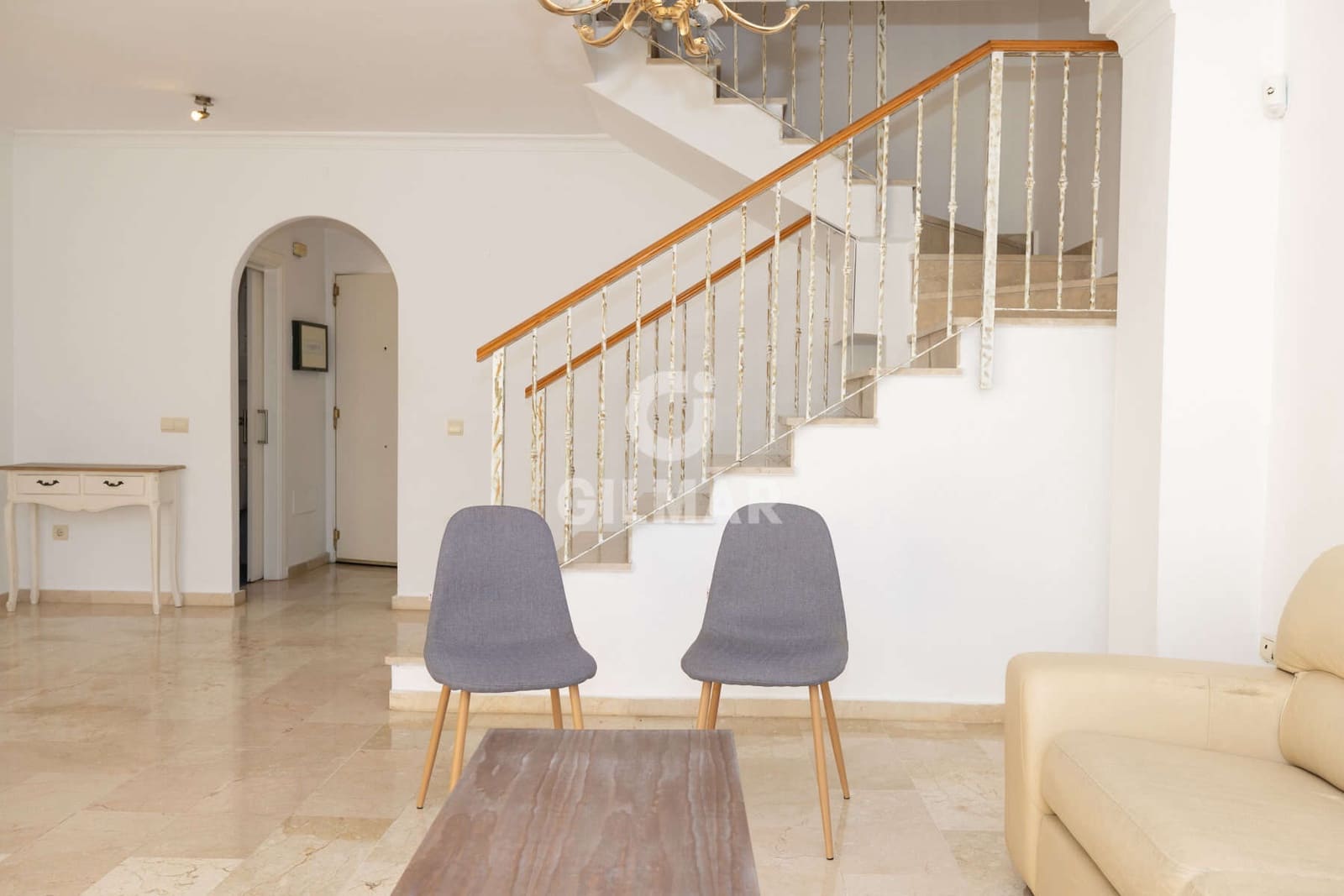 3 slaapkamer Rijtjeshuis te koop in Estepona met zwembad garage - € 575.000 (Ref: 9402678)