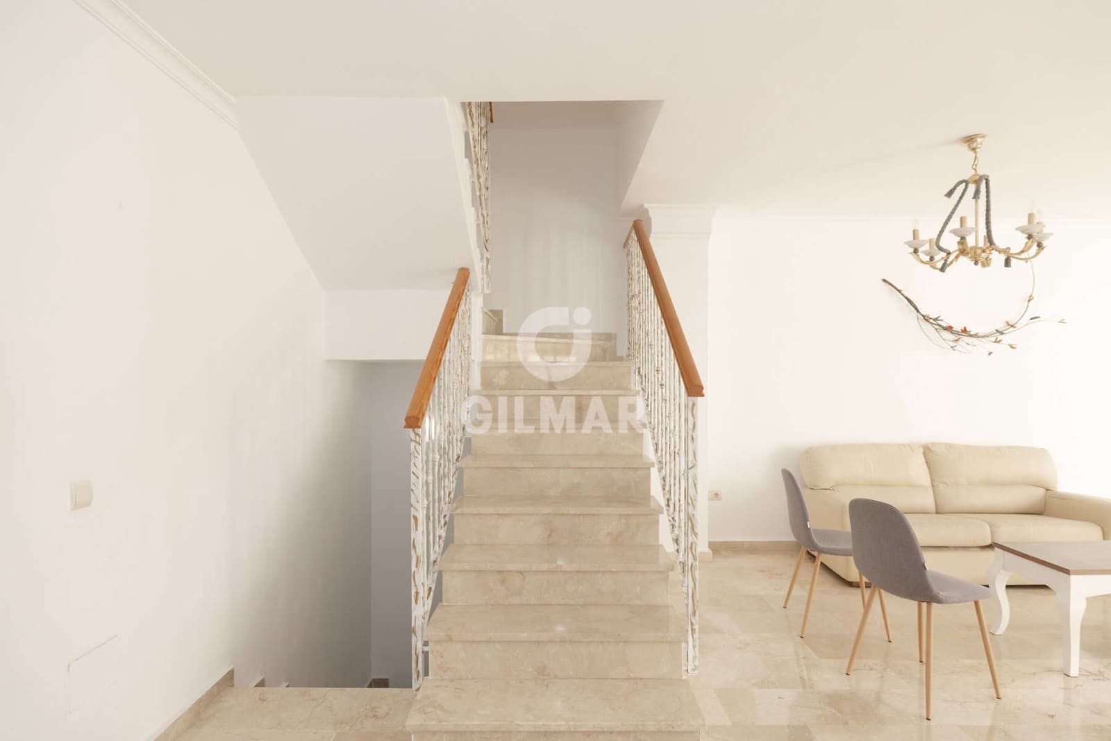 3 slaapkamer Rijtjeshuis te koop in Estepona met zwembad garage - € 575.000 (Ref: 9402678)