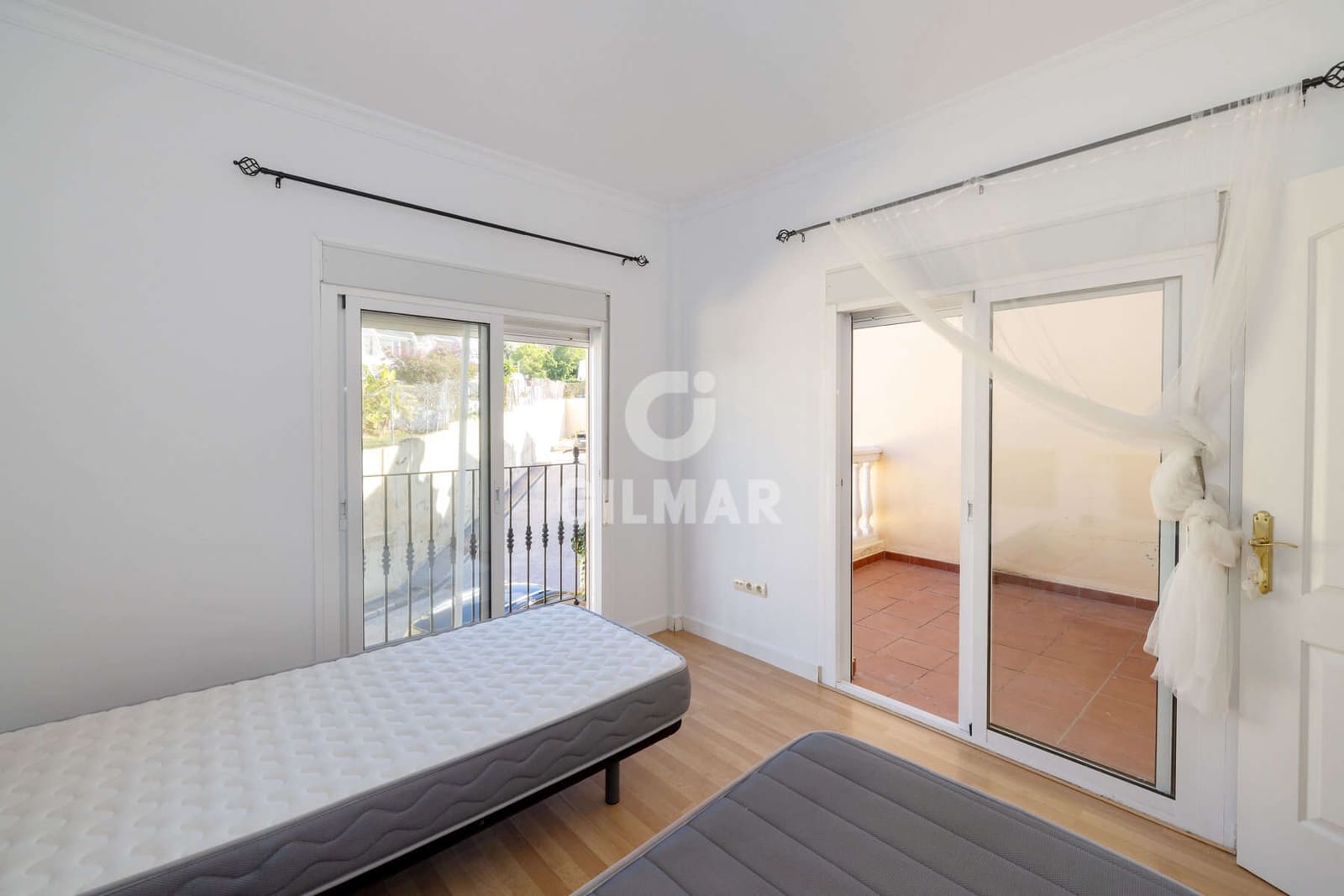 3 slaapkamer Rijtjeshuis te koop in Estepona met zwembad garage - € 575.000 (Ref: 9402678)