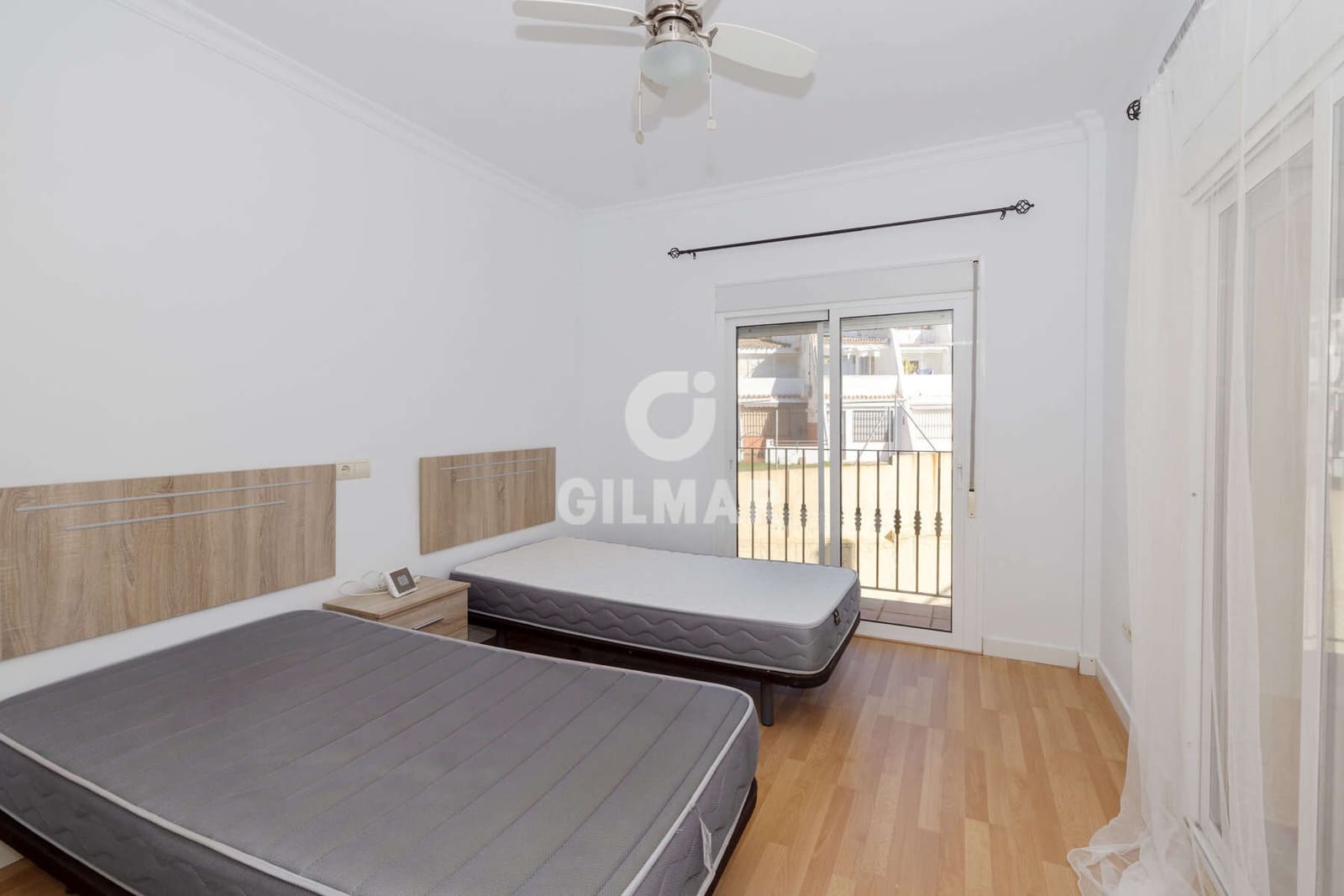 3 slaapkamer Rijtjeshuis te koop in Estepona met zwembad garage - € 575.000 (Ref: 9402678)